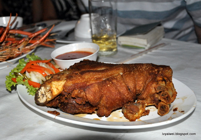 KANCHANABURI: Amphoes Muang, River Kwai Hotel & Taraburee Restaurant